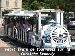 Petit train de touristes corniche JF Kennedy